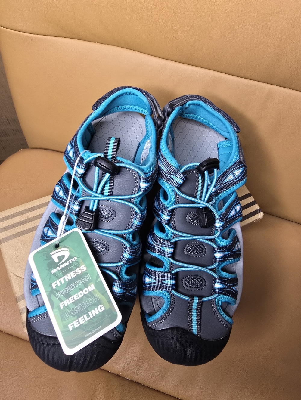 NWT! Women's Sz 8 Water/walking Sandals